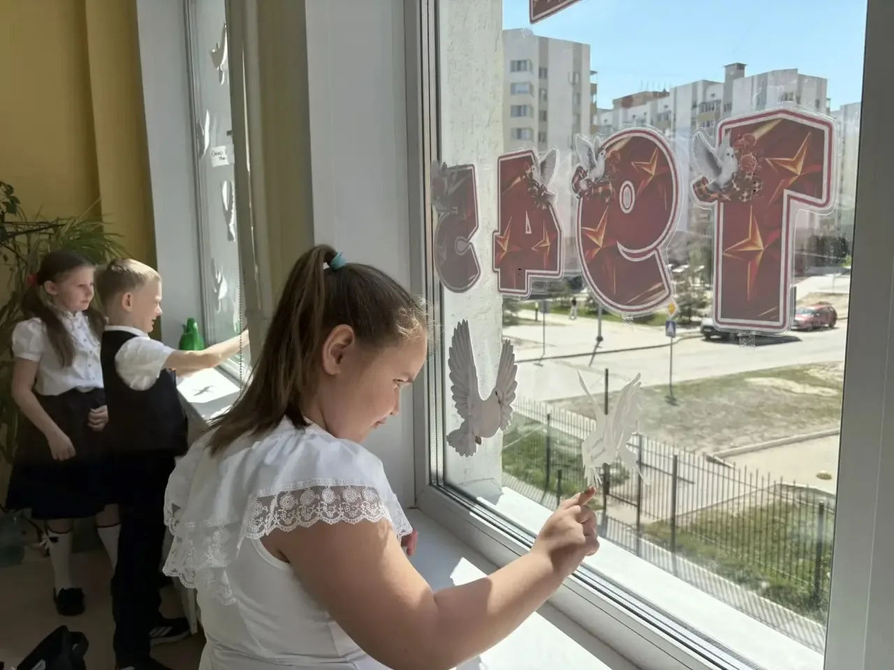 🕊️ В нашей школе прошла трогательная акция «Журавли Великой Победы»  Сегодня мы стали частью Всеросс