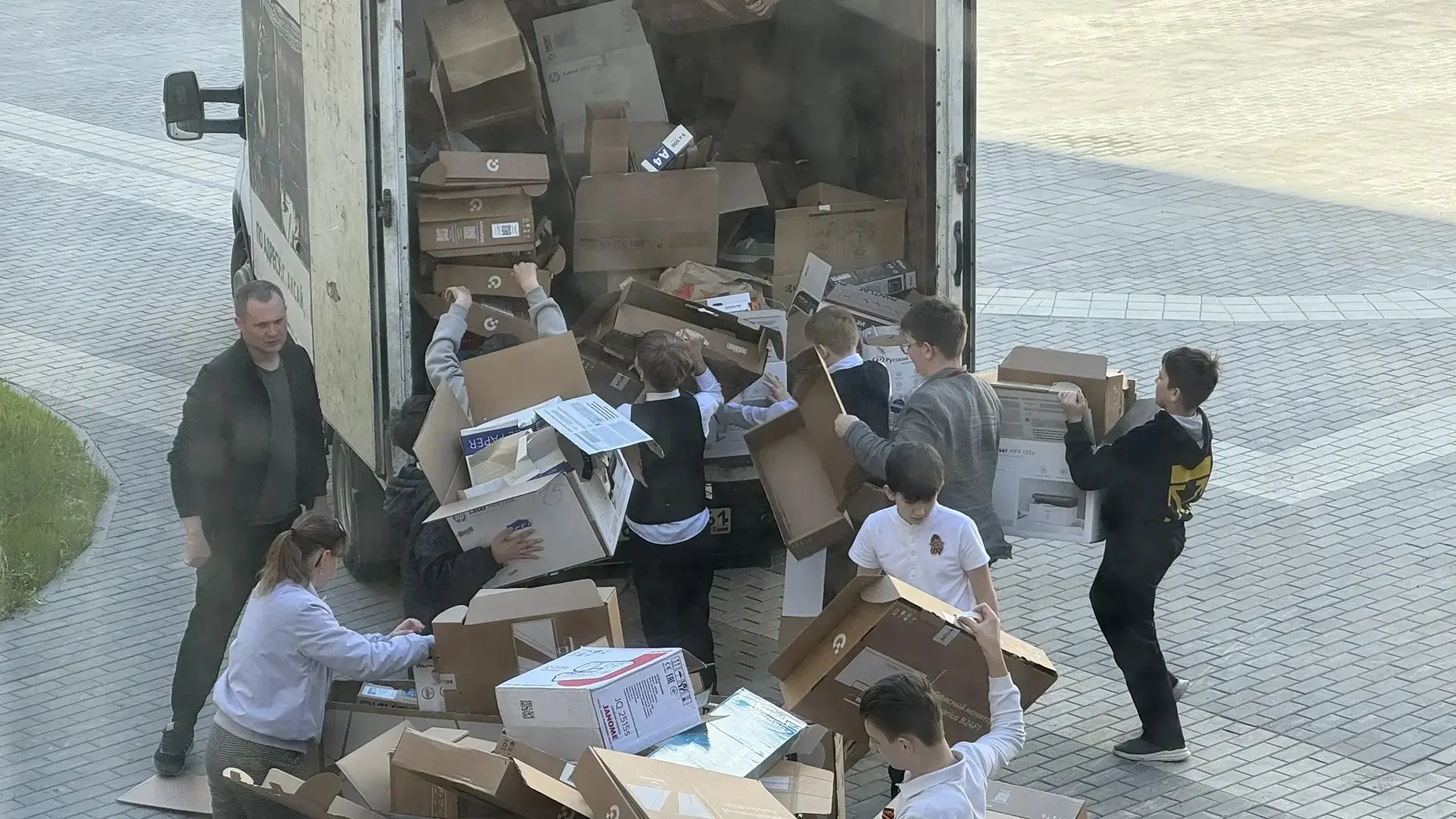 📦 Общий сбор макулатуры  ✨ В последние дни апреля наша школа превратилась в настоящий экологический 