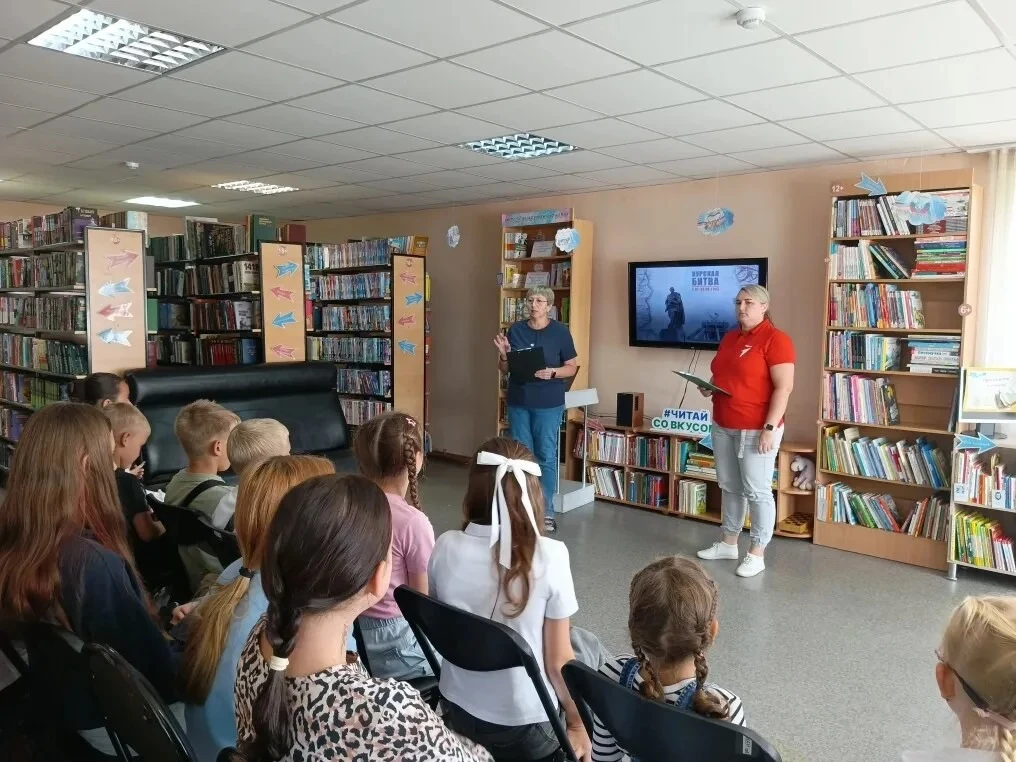 🎖️ Патриотический час «Курская дуга» прошёл в Ягуновской модельной сельской библиотеке!