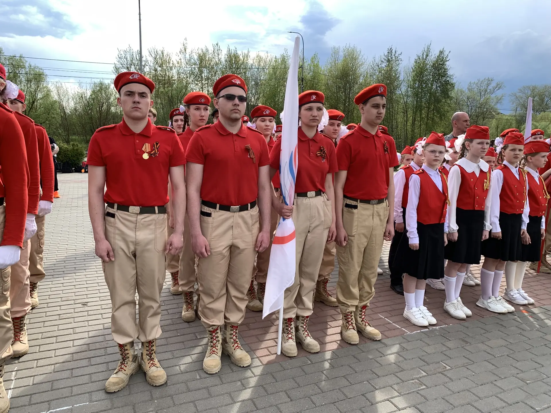 🇷🇺 Вчера на площади Георгия Победоносца состоялся смотр строя, в котором приняли учас...