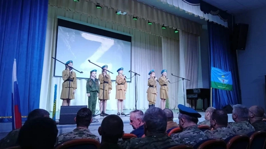 В новоусманском поселке Воля покажут спектакль «Герой из нашего двора» о бойцах СВО
 
В воскресенье,
