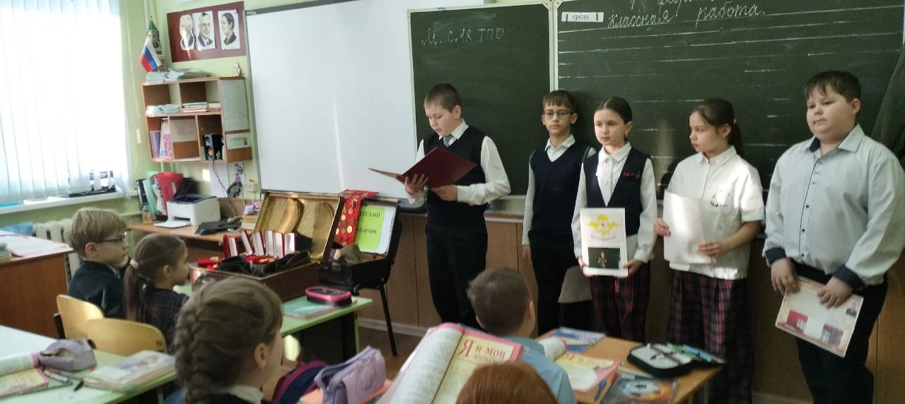 Акция «Армейский чемоданчик», прошедшая накануне Дня защитника Отечества в  начальной ш...