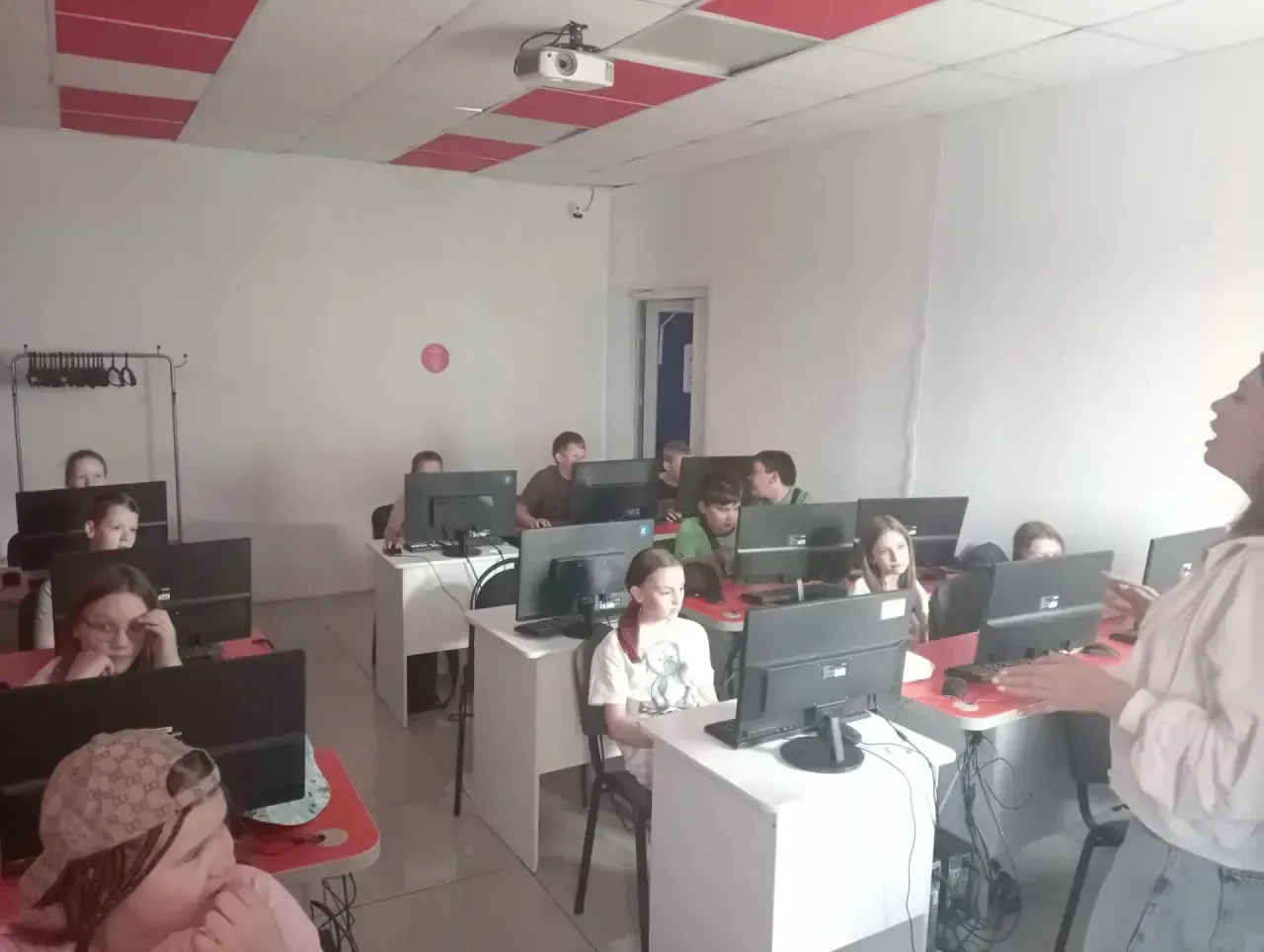 🌦️ЧЕТЫРНАДЦАТЫЙ ДЕНЬ нашего пришкольного лагеря «Планета детства» — это просто космос!🚀 День начал