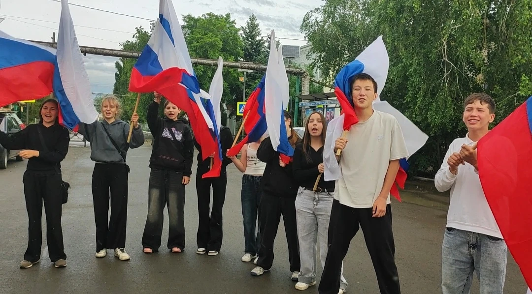 День России государственный праздник Российской Федерации, отмечаемый ежегодно 12 июня. Это символ н