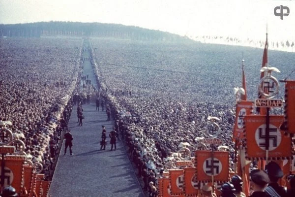 Это митинг сторонников Гитлера в 1937 году. Такого числа людей не собирал ни один митин...
