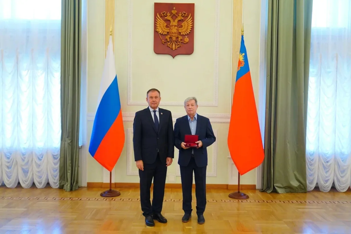 🏅 Наши ряды пополнились ещё одним Заслуженным врачом Российской Федерации!