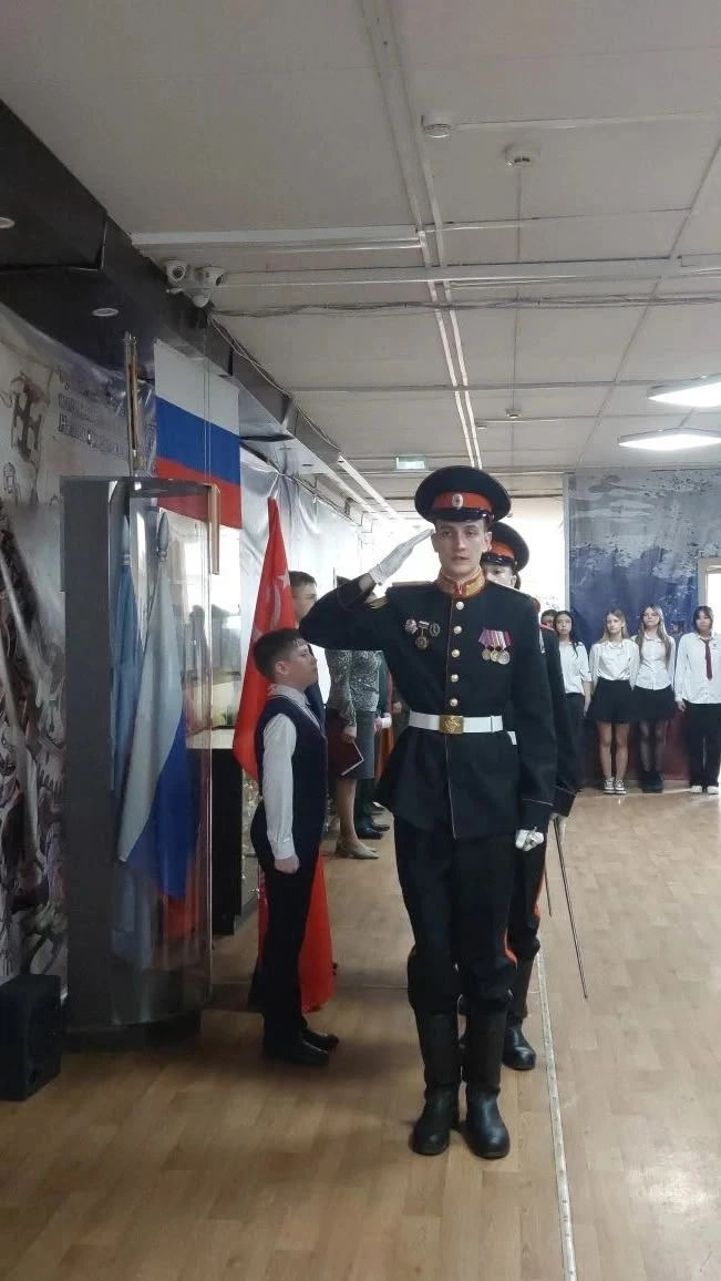 Огромная ответственность ложится на тех, кто берёт в руки копию знамени Победы! Почётное право приня