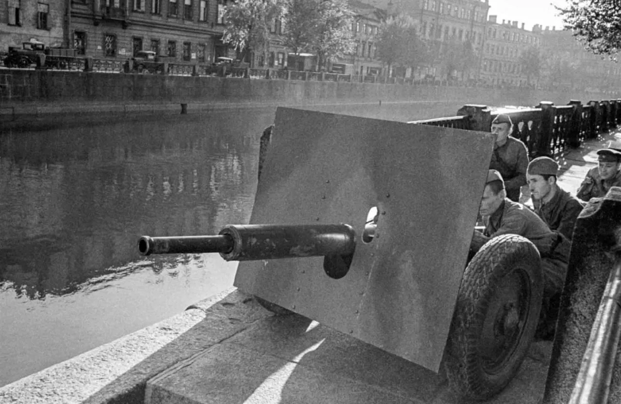 85 лет назад, 22 августа 1941 года, принято решение о выпуске в Ленинграде упрощенных 4...
