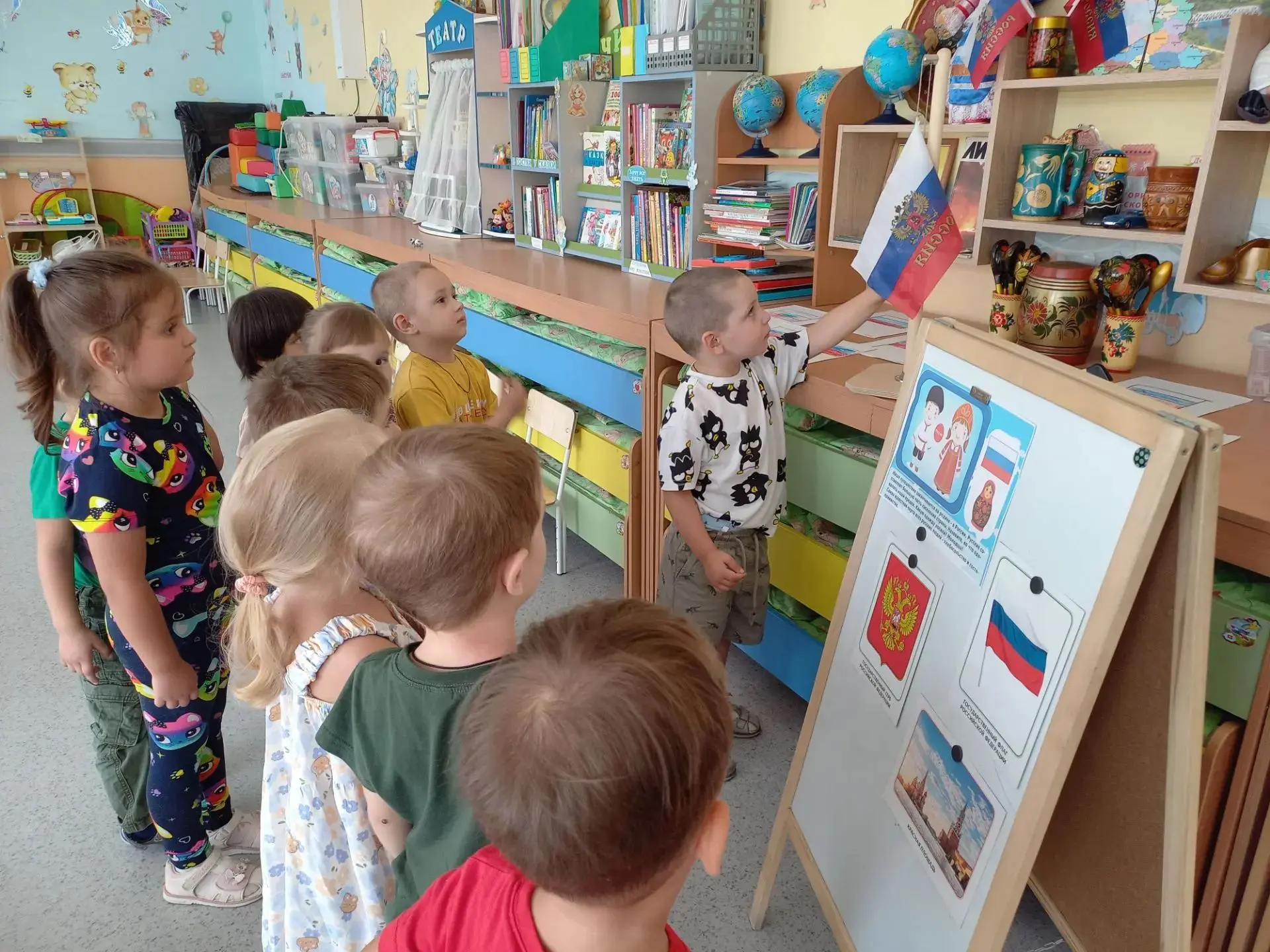 22 августа День Государственного флага Российской Федерации. В преддверии этой даты в с...