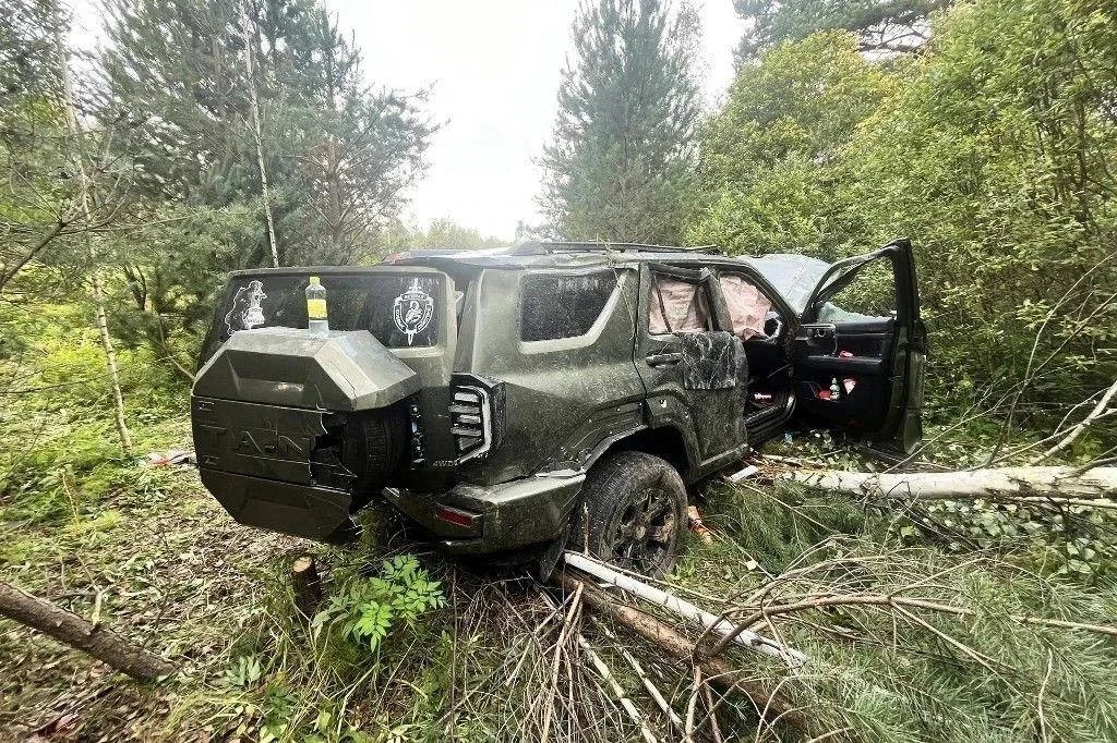 Северяне на автомобиле «Танк» перевернулись на трассе в Тюменской области