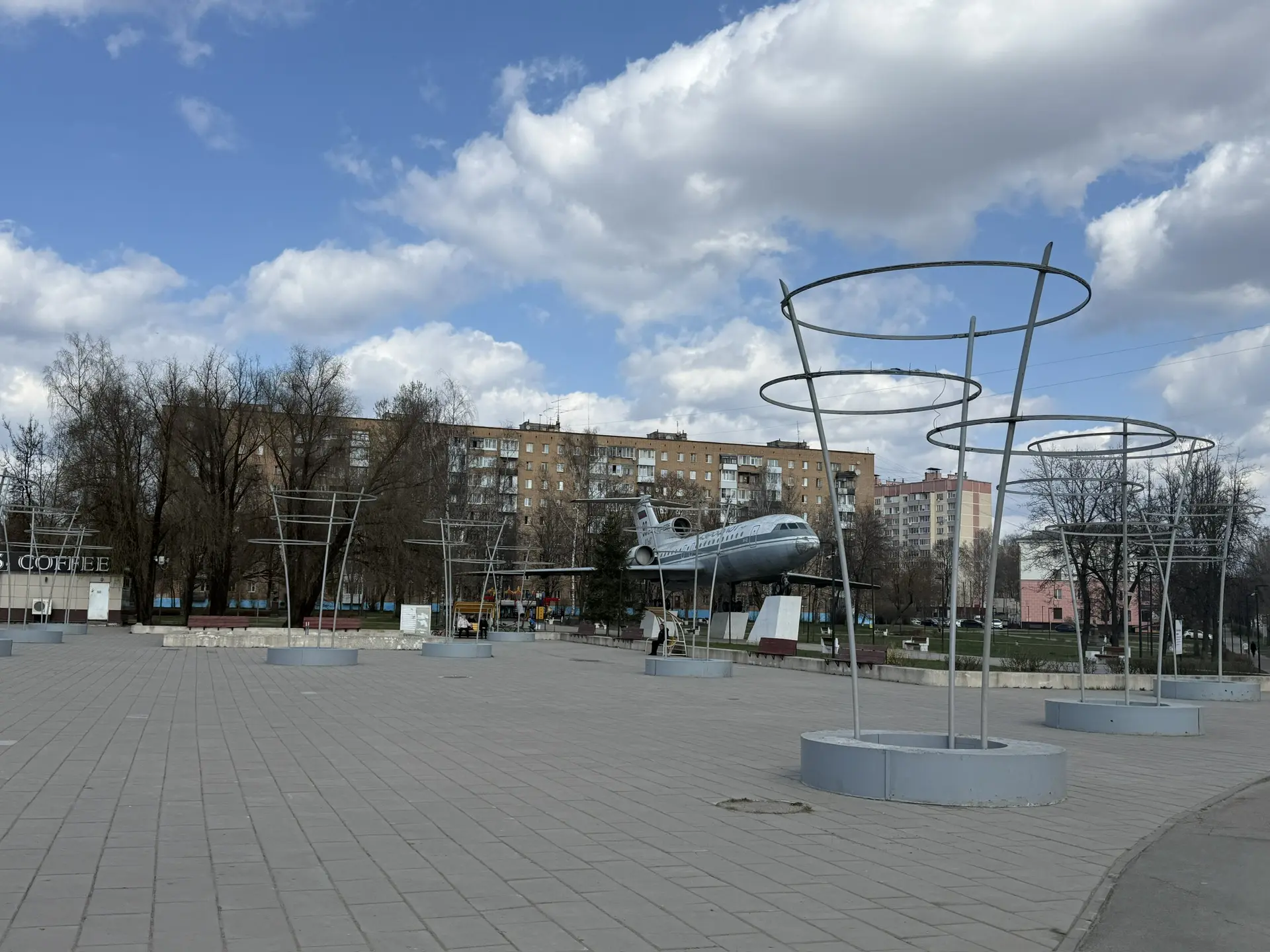 В «Лопатинском саду», в рамках объезда, также дал несколько поручений по приведению зеленых зон в по