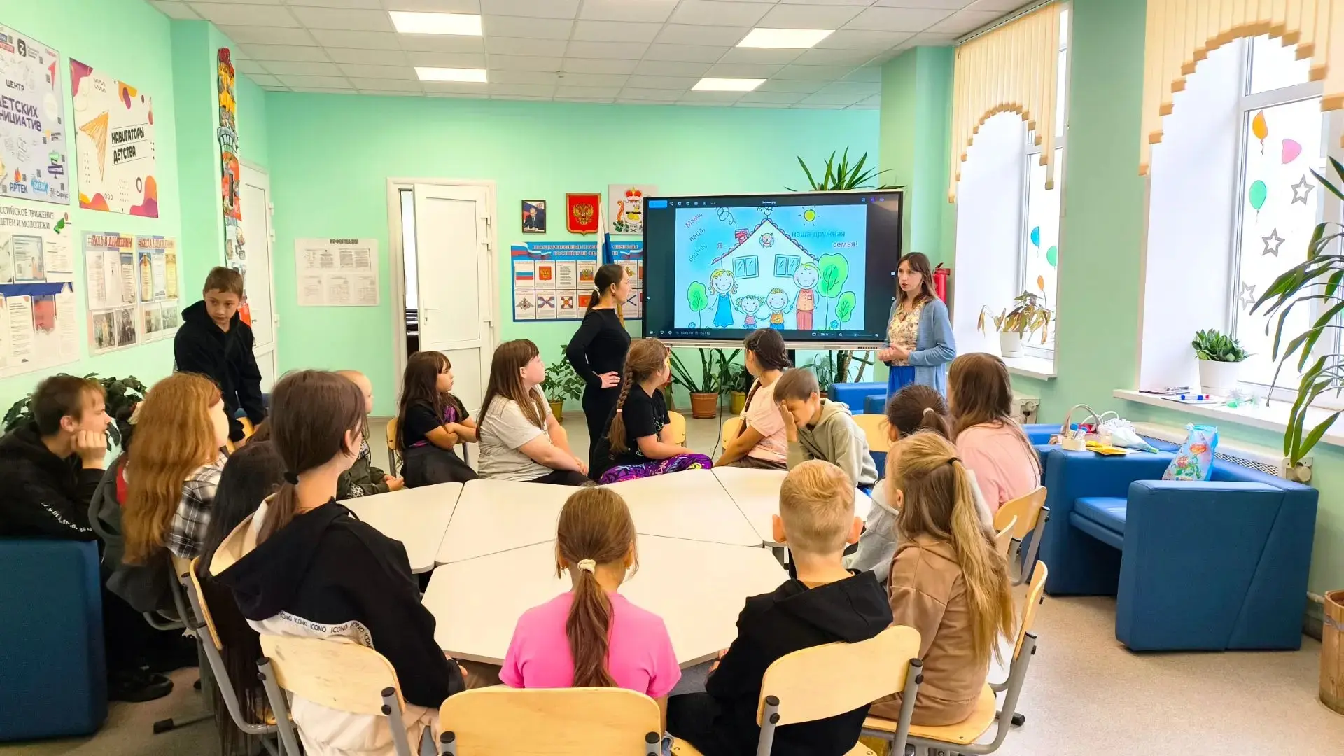 С учениками нашей школы проведена лекция-презентация "Семья, согретая любовью, всегда надёжная и кре