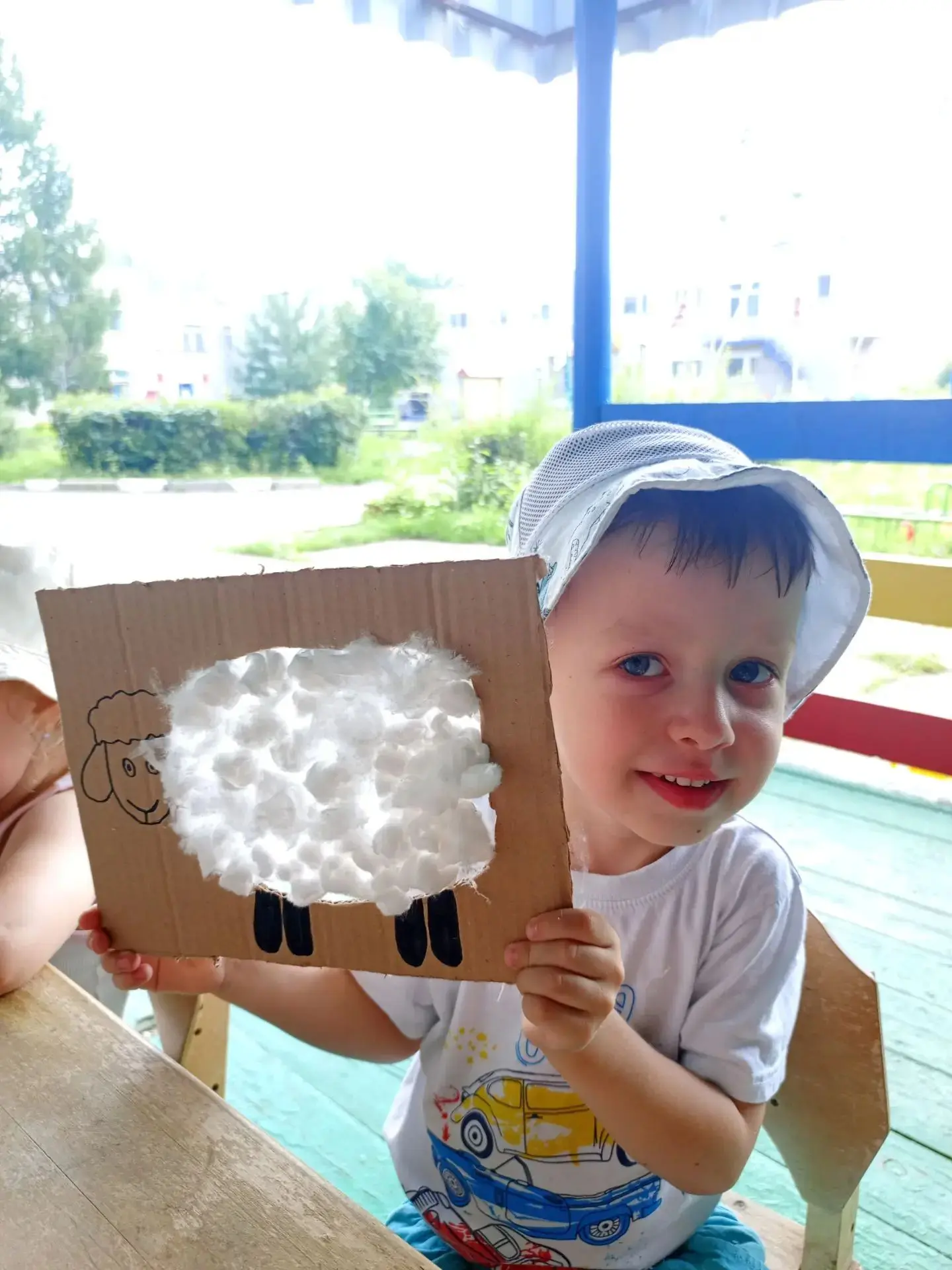 ЛЕТНИЕ БУДНИ.

🎉 Творческий день: мастерим пушистую овечку! 🎉
Ребята брали вату, разрывали её на м