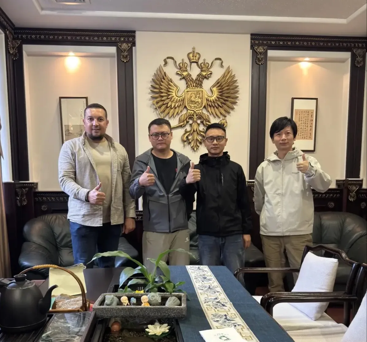 Сегодня провели у себя в офисе встречу с китайской компанией по экспорту автомобилей.