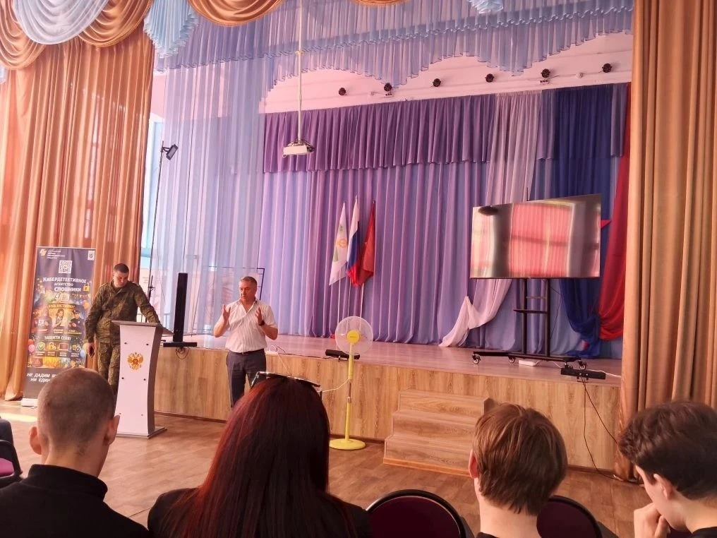 Будущее за технологиями! 
В Новозыбковском филиале БТЭиР прошла встреча студентов и их родителей с п