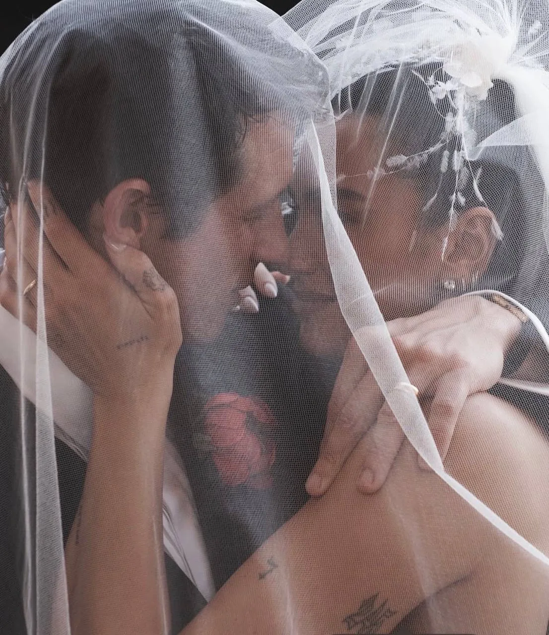 Дуа Липа поделилась новыми фотографиями со свадьбы 💍