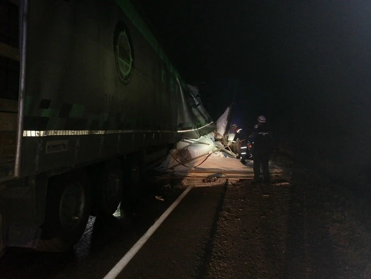 🚛 Ночью под Пензой столкнулись два большегруза

19 июня в 01:05 в экстренные службы поступило сообщ
