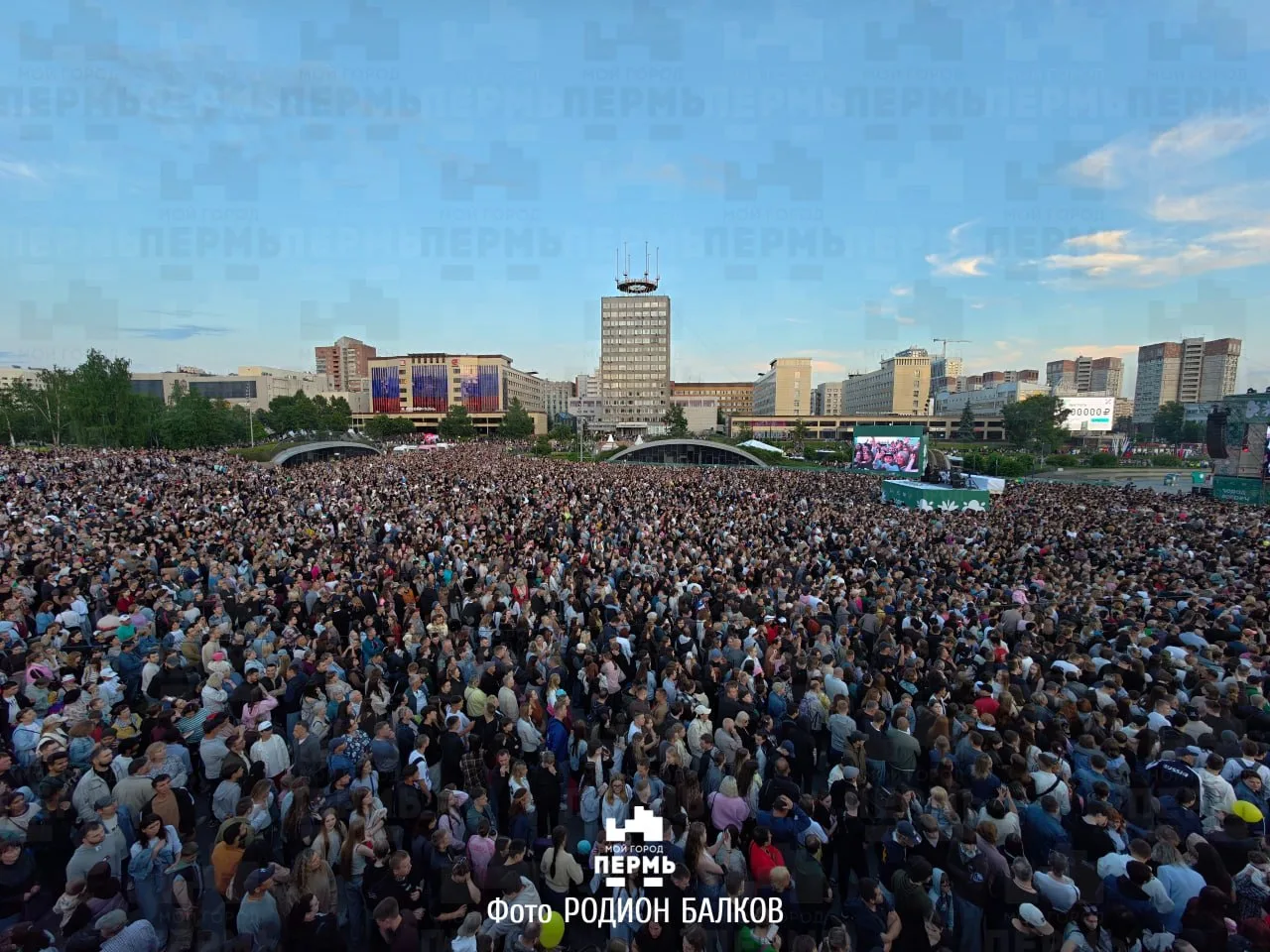 Как много людей пришло на концерт на эспланаде в Перми!! 

Фото Родион Балков

Подпишись max.ru/viki