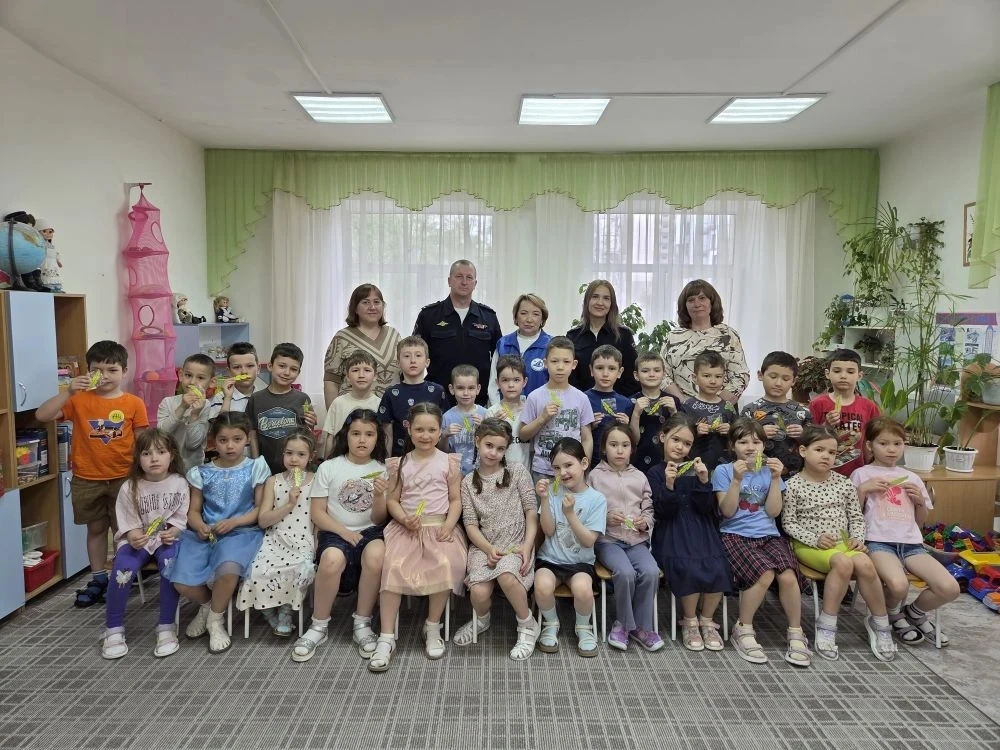 Юл хәрәкәте иминлеге!⠀
⠀
Балалар белән юл хәрәкәте кагыйдәләрен һәрдаим кабатлап торабыз.⠀⠀
Бу атнад