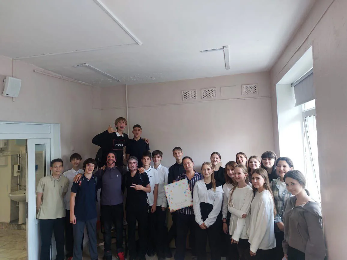 ЗНАКОМСТВО С 8 «А» КЛАССОМ 👀  Всем доброго времени суток!😉  Пришло время познакомиться с 8 «А» класс