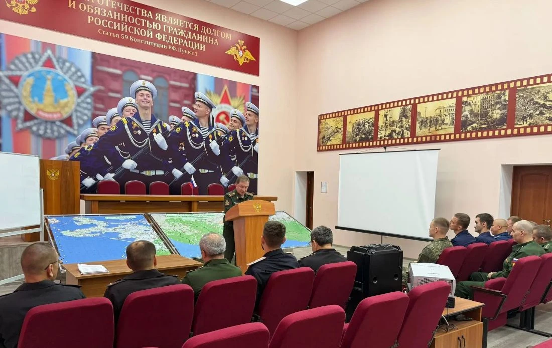 Сегодня мне присвоено внеочередное офицерское звание — лейтенант! Для меня это большая ...