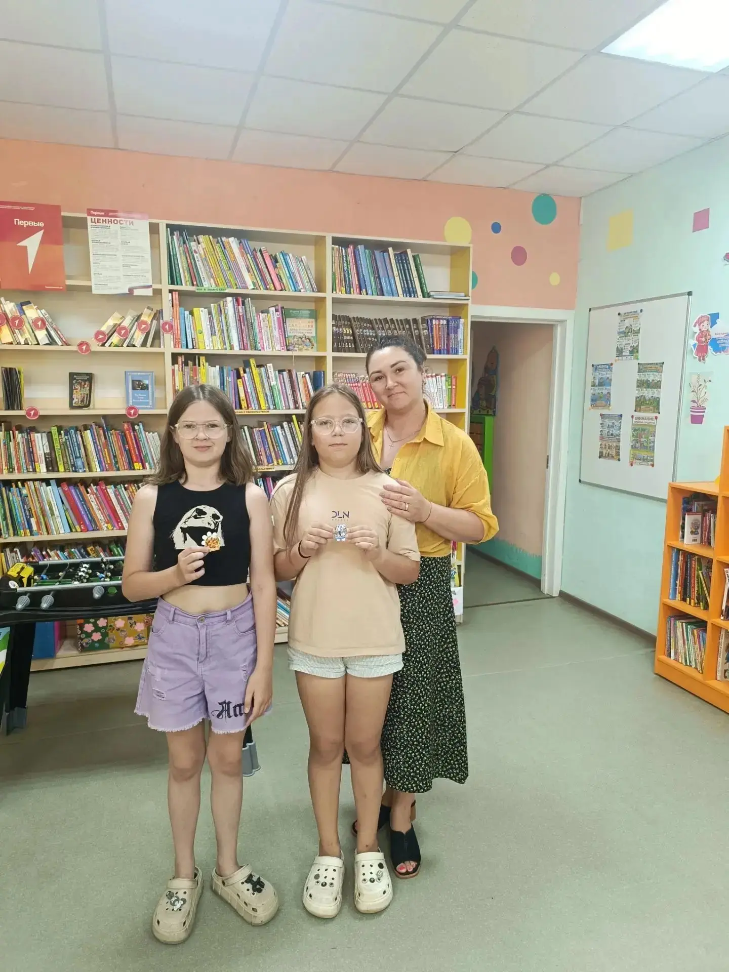 Акция «Ромашковое счастье»
В Молчановской центральной библиотеке прошла акция «Ромашковое счастье». 