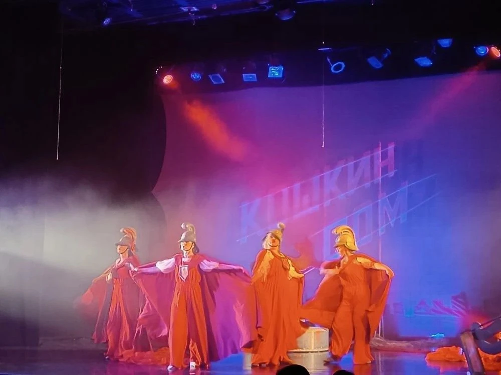 "ВНЕШКОЛЬНЫЕ МЕРОПРИЯТИЯ"🎭🏛🎬🎪  24 апреля в начальной школе был день театра. Ребята 1-А (кл.рук. Суга