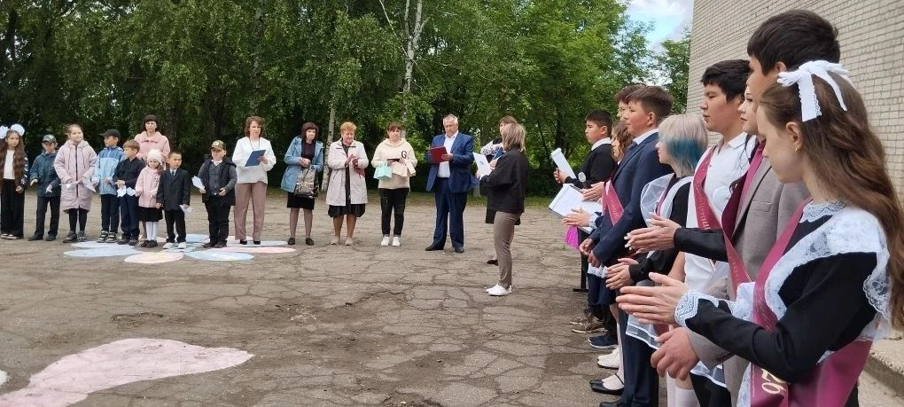 🛎⏰Прозвенел последний звонок — такой волнующий и немного грустный для наших выпускников.