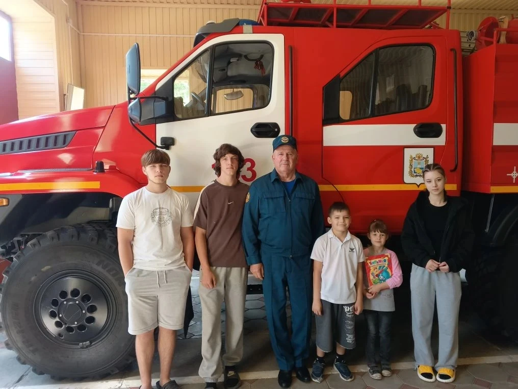Что может быть благороднее профессии пожарного? 🚒🧑‍🚒

Наши ребята получили уникальную возможность