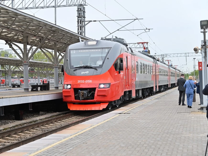 🚉 В столице Татарстана ввели дополнительные электропоезда в международный аэропорт «Казань»

Уважае