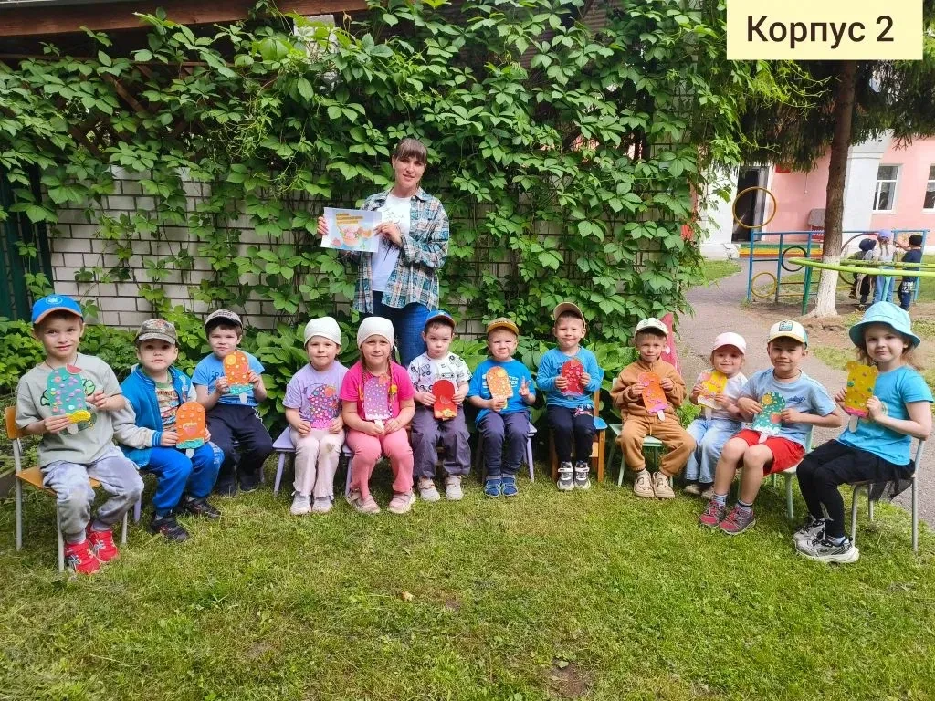 #ДеньМороженного#Детскийсад22Псков
👆ДЕНЬ МОРОЖЕНОГО — повод для творчества!
✅Дети с педагогом ЕЛИЗА
