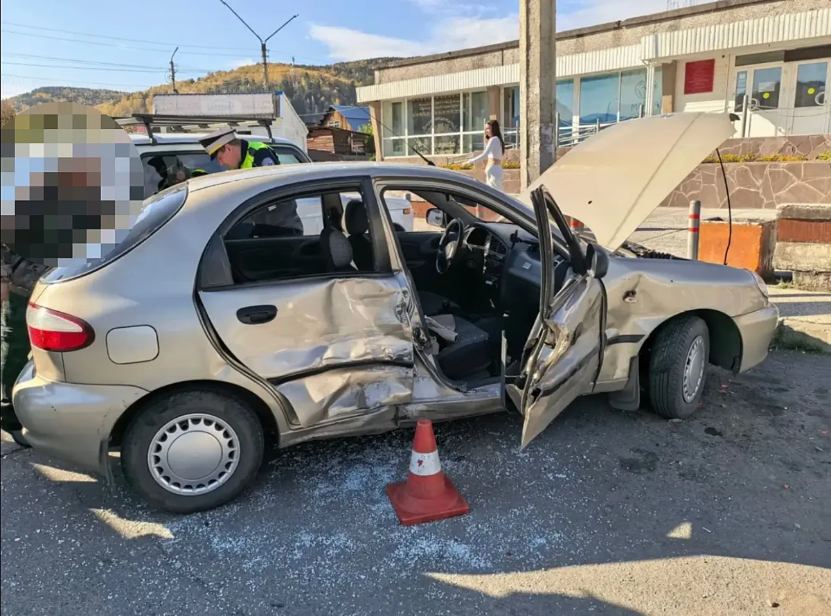 В тройном ДТП в Майна пострадала женщина.