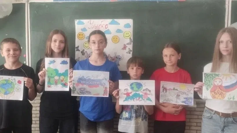 Утро в нашем пришкольном лагере началось с музыкально-развлекательной программы «Весёлая карусель», 