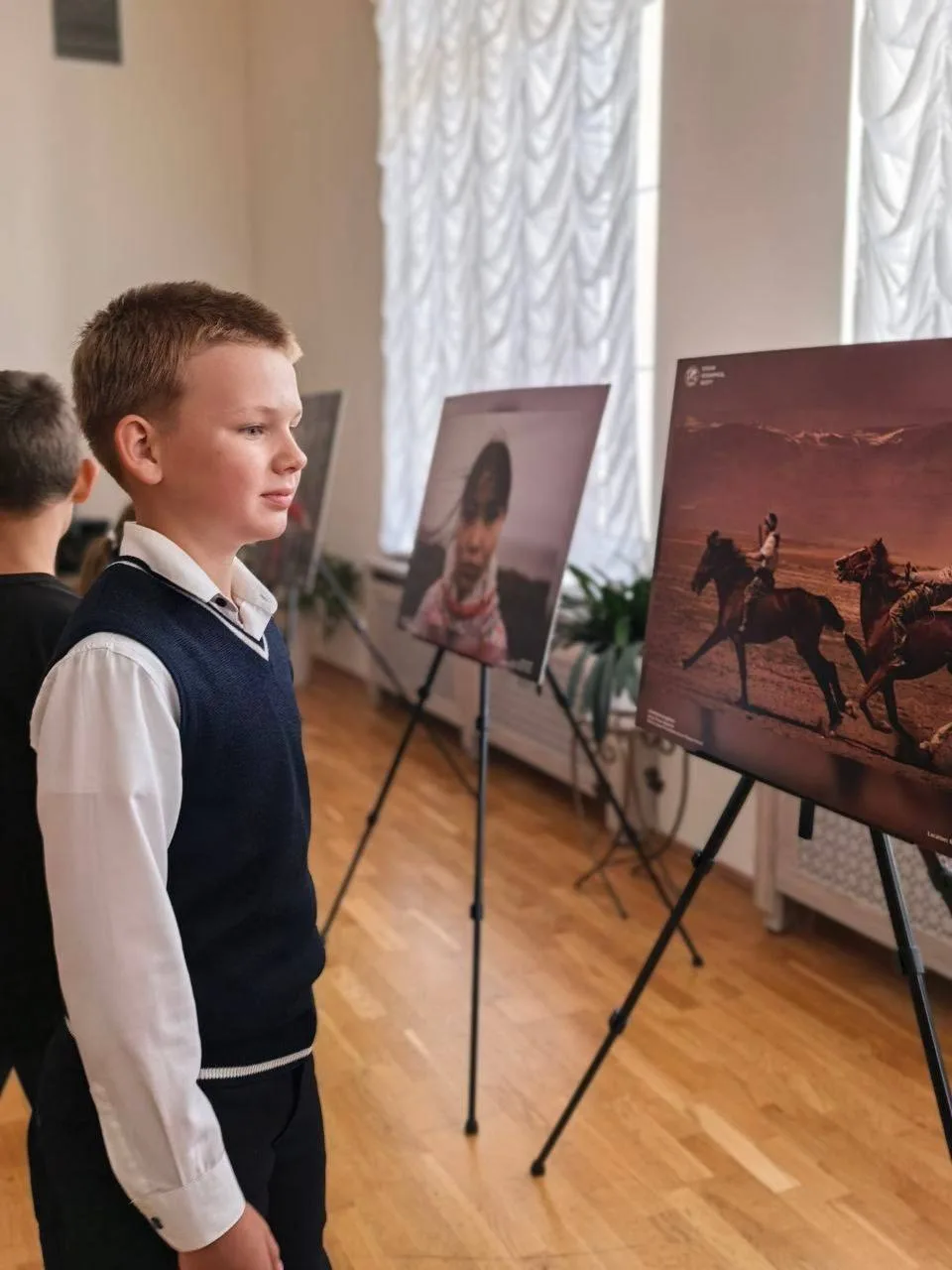 🇷🇺 В Скидельский городском доме культуры прошло открытие фотовыставки "Россия в лицах...