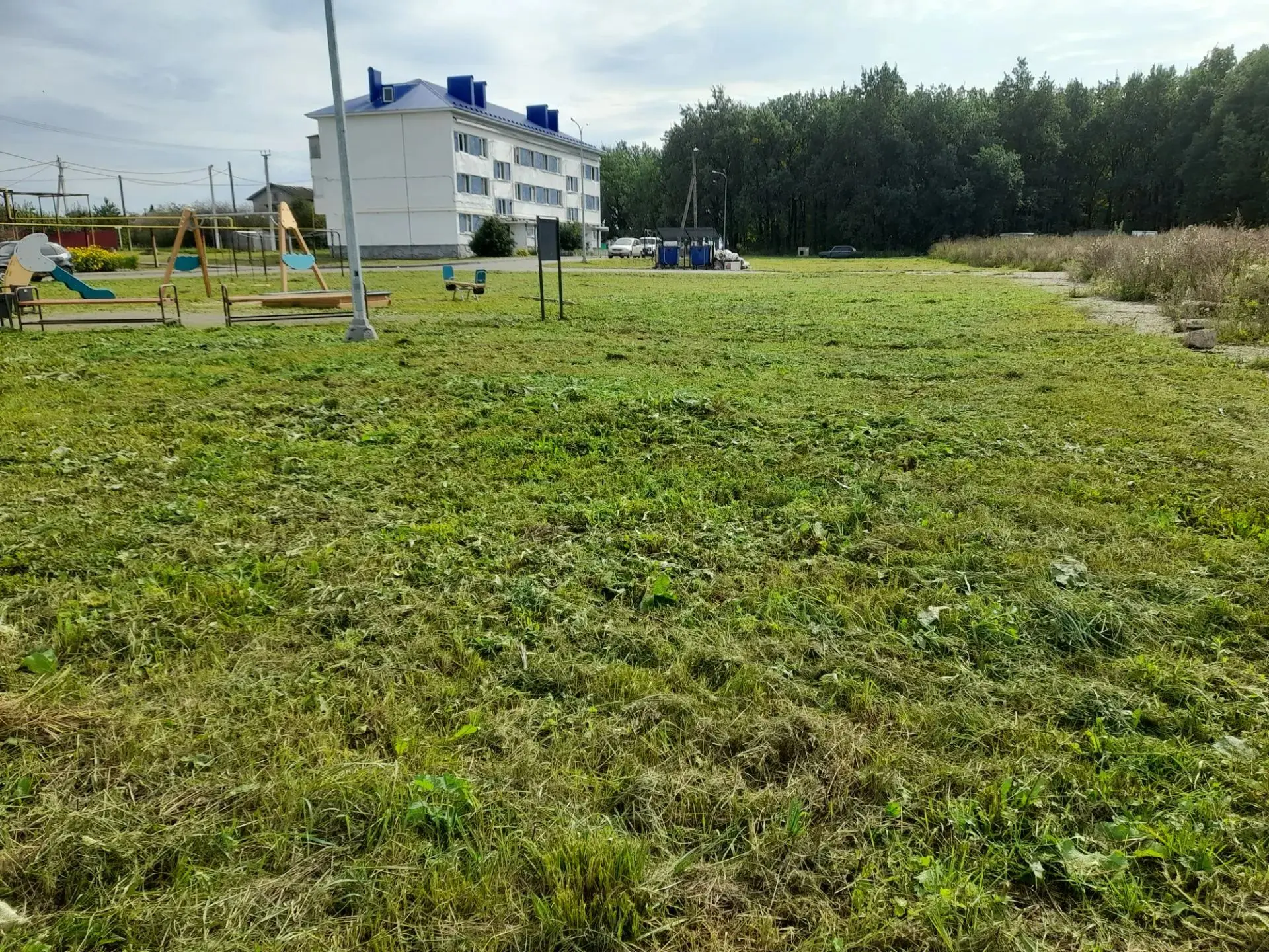 Сегодня закончили покос травы в п.Комсомолец