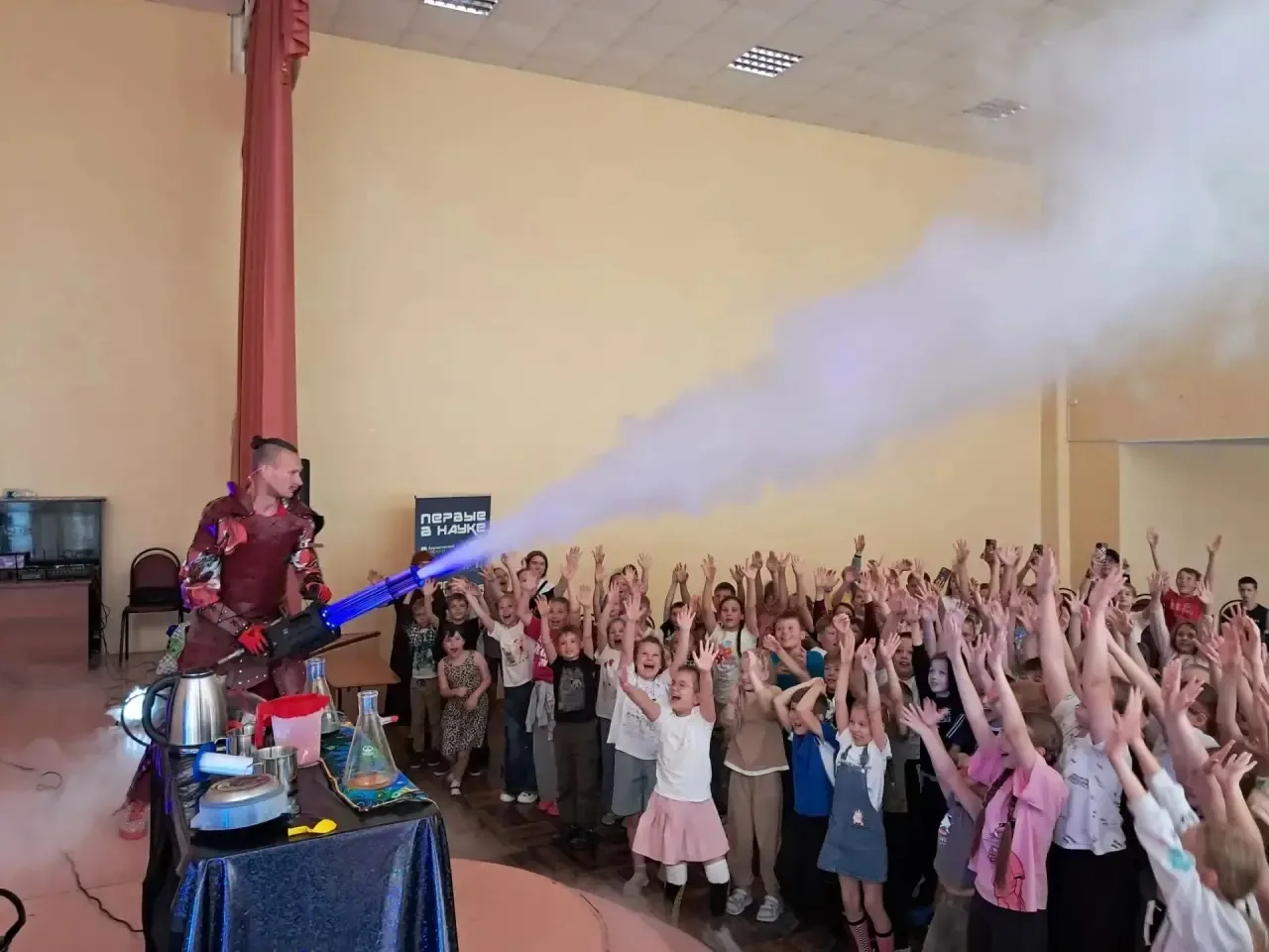 Волшебство? Наука! Криошоу в школьном лагере "Солнышко"

Школьный лагерь погрузился в атмосферу науч