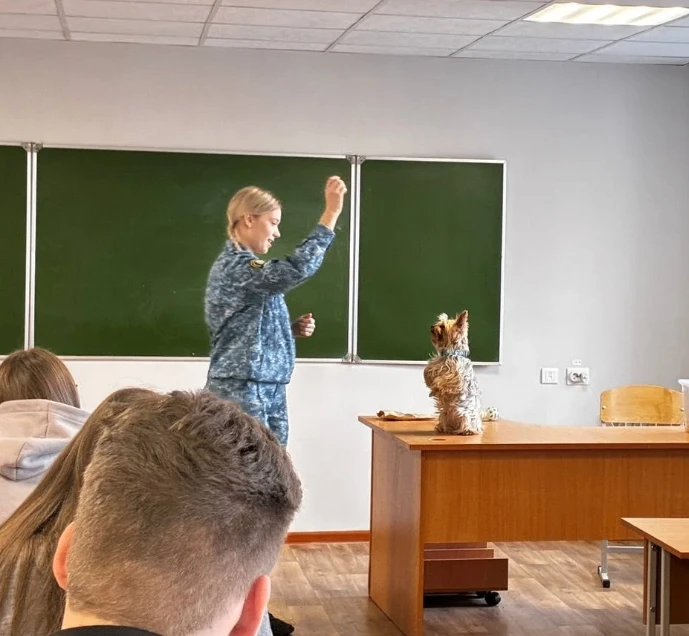 02.02.2026 г. ученики 9Е класса с классным руководителем Шумовой И.В. посетили ОГАПОУ "Белгородский 
