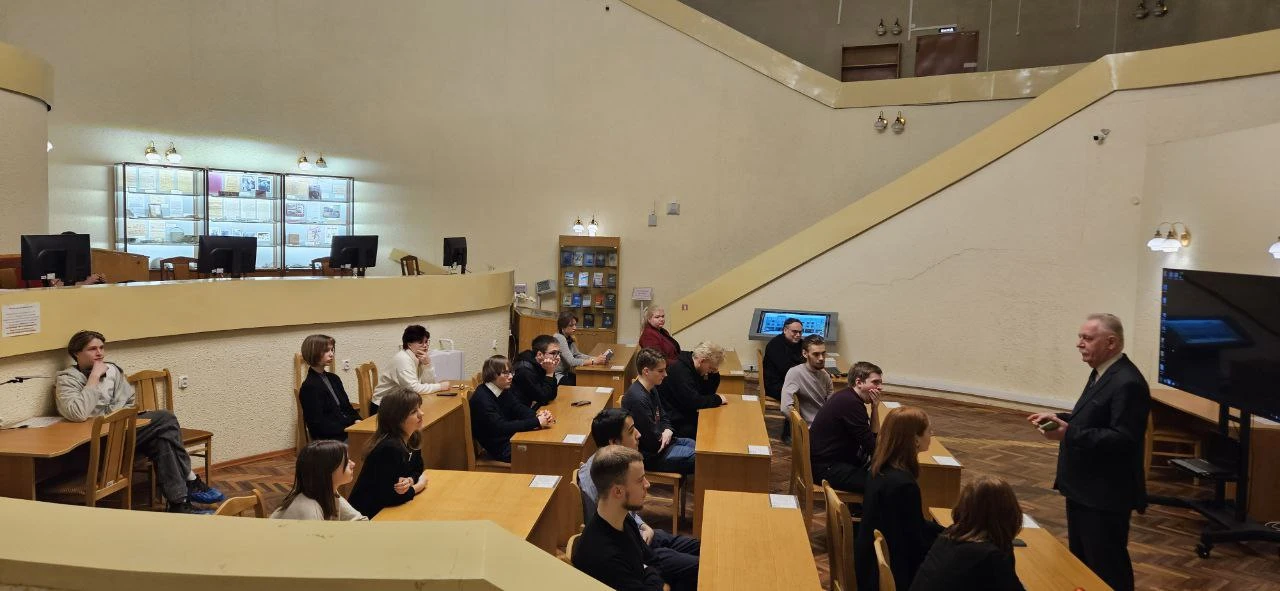 Студенты института истории СПбГУ в ЦГАИПД СПб