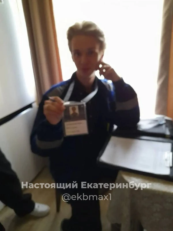 По домам ходят два юноши. Спрашивают, есть ли жалобы на качество холодной воды. Собираю...