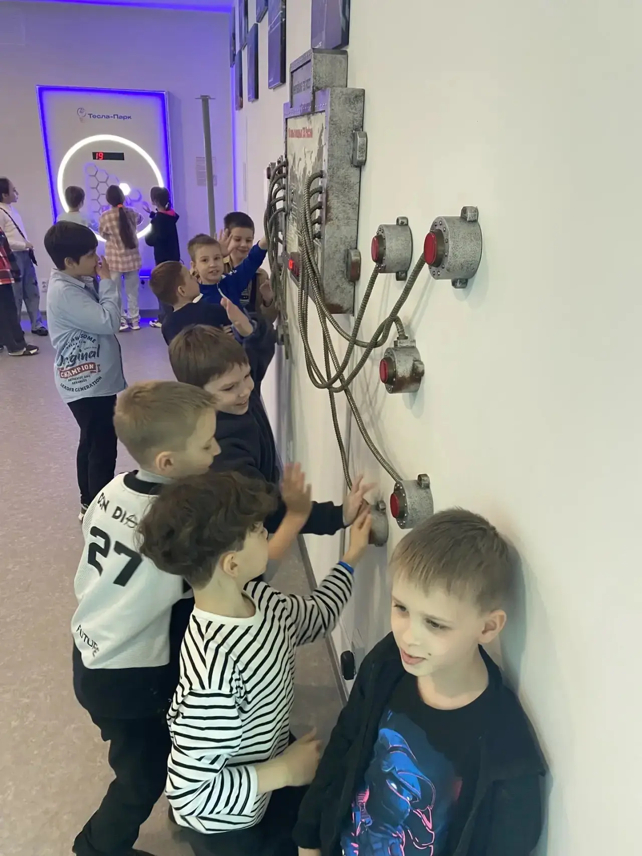 ⚡25 марта учащиеся 2б, 2в, 4в классов увлекательно провели время, совершив экскурсию в «Тесла-Парк» 