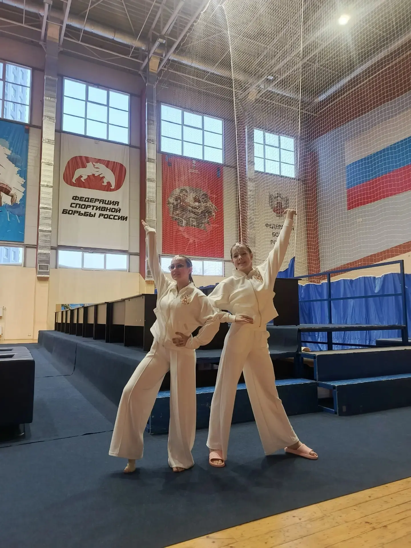 Поздравляем наших юных чемпионок!  Блестящая победа учениц 7Б класса, Роговской Марии и Сомовой Анже
