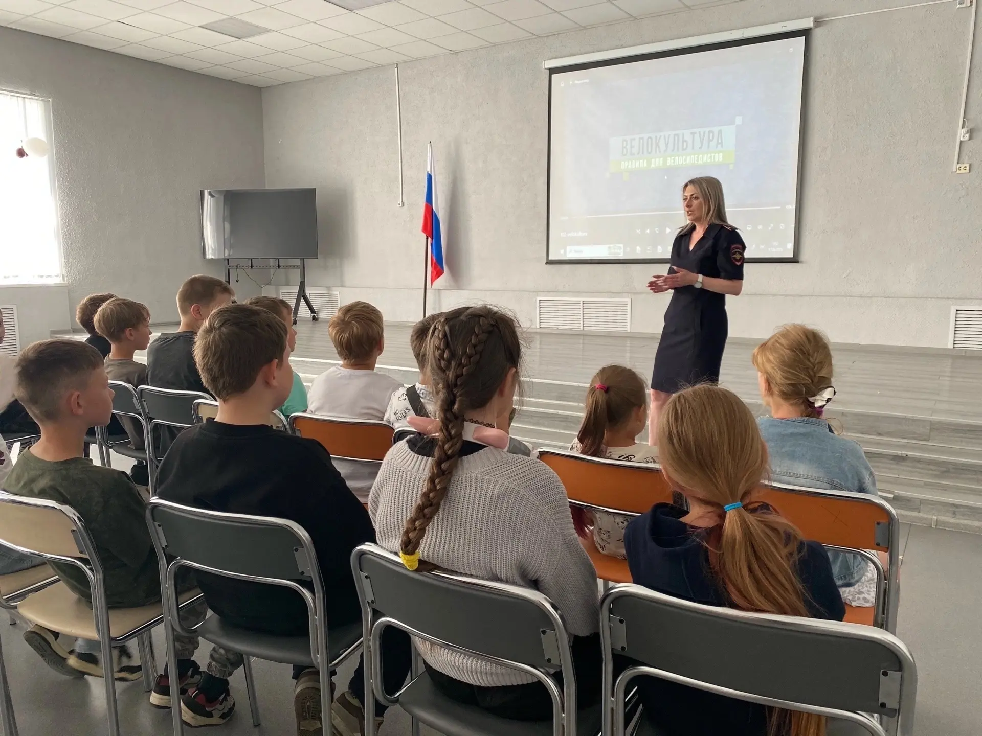 🔥🚒 Безопасное лето в «Росинке»: день, полный эмоций и полезных знаний!

☀️17 июня в нашем лагере б