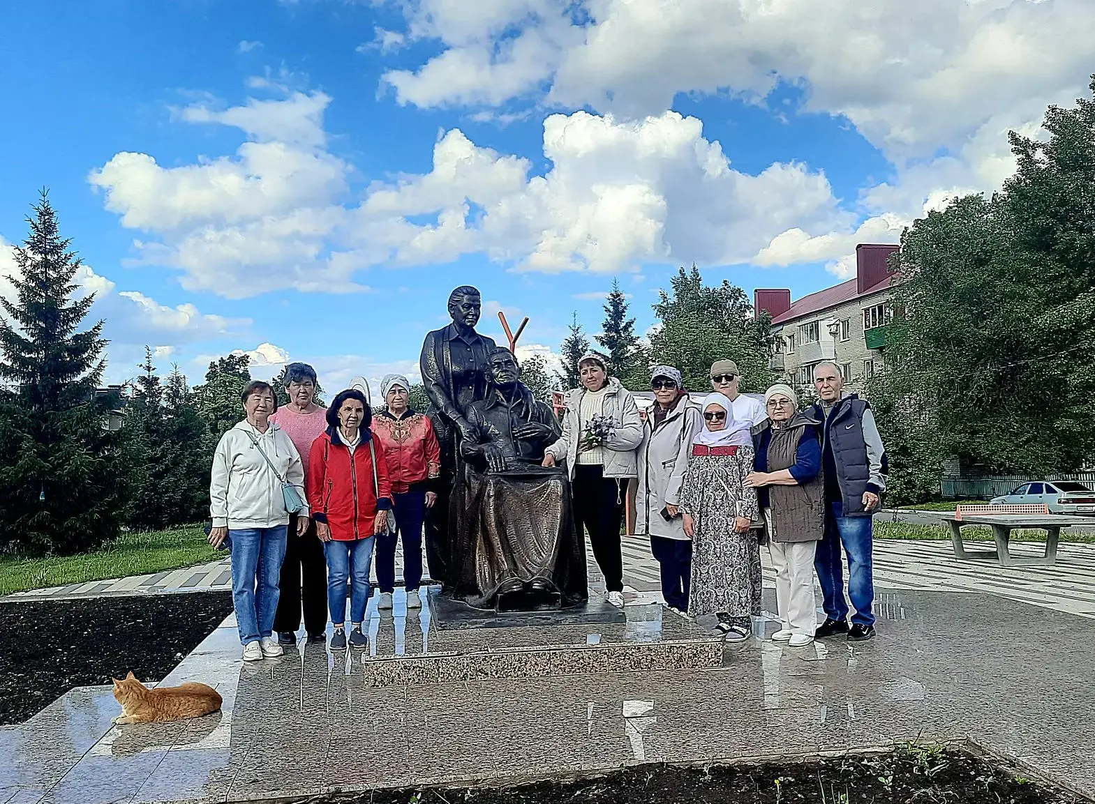 Поездка в музей Фаниса Яруллина в село Кызыл-яр и возложение цветов к памятнику — это очень душевное