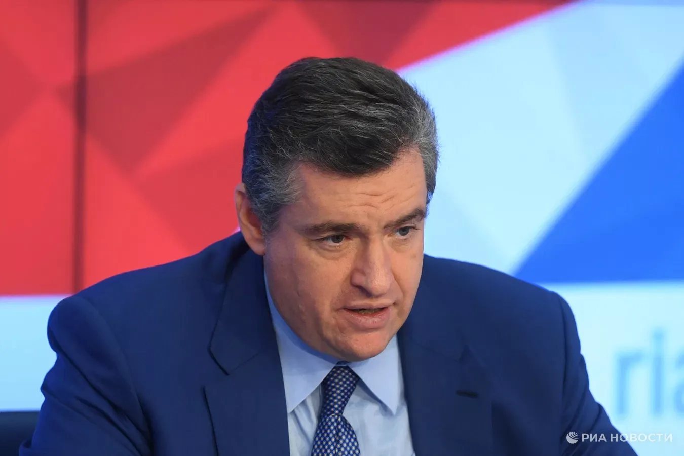 «Яблоко» нужно признать нежелательной организацией, заявил Слуцкий.