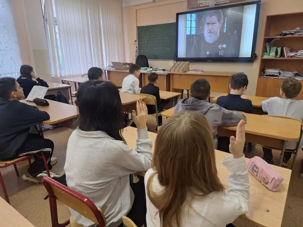 Сегодня, 8 мая 2026 года, тысячи московских школьников и студентов колледжей говорят «Спасибо» тем, 
