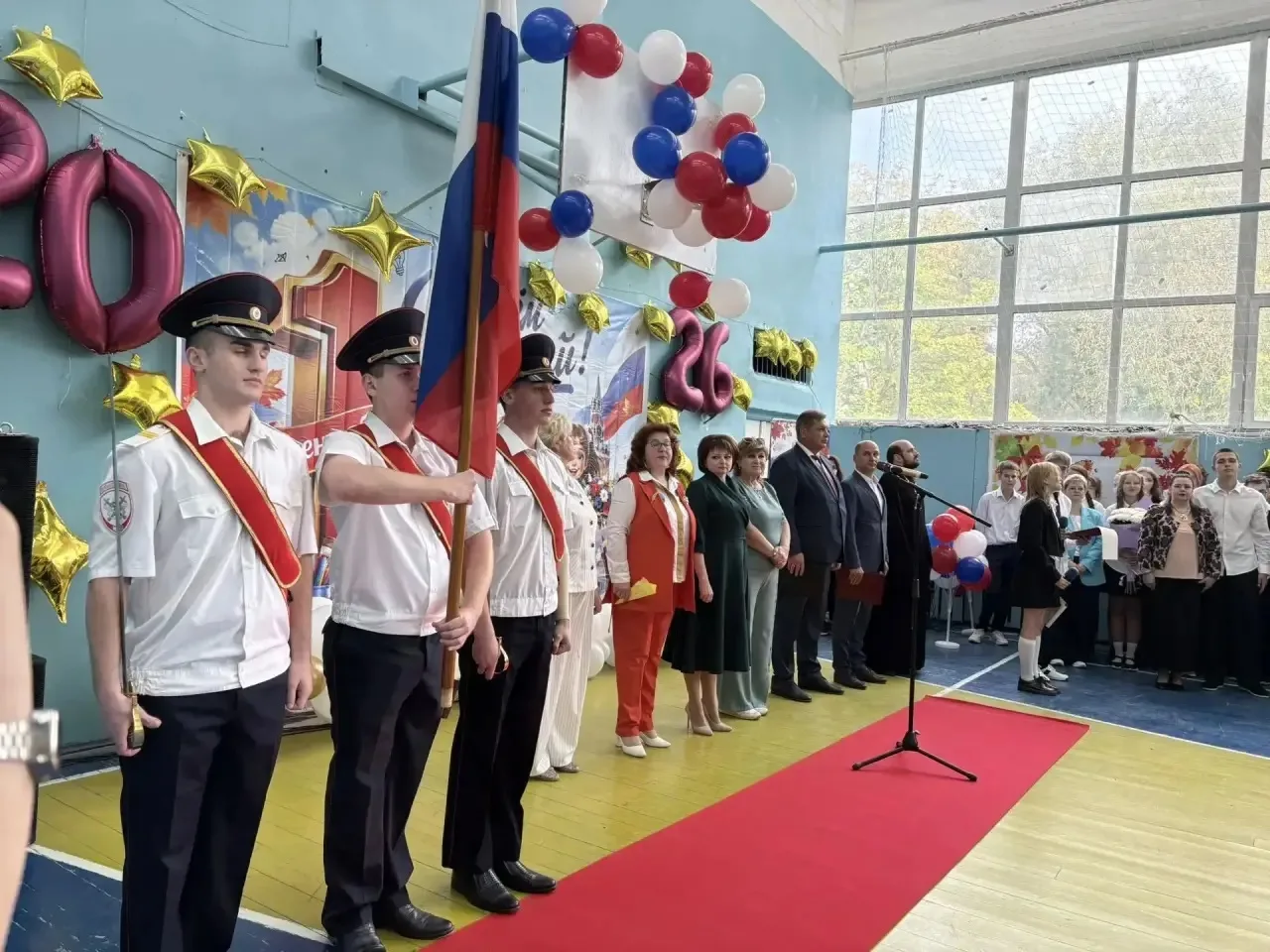 🏫 Сегодня наша школа распахнула двери для любимых учеников!