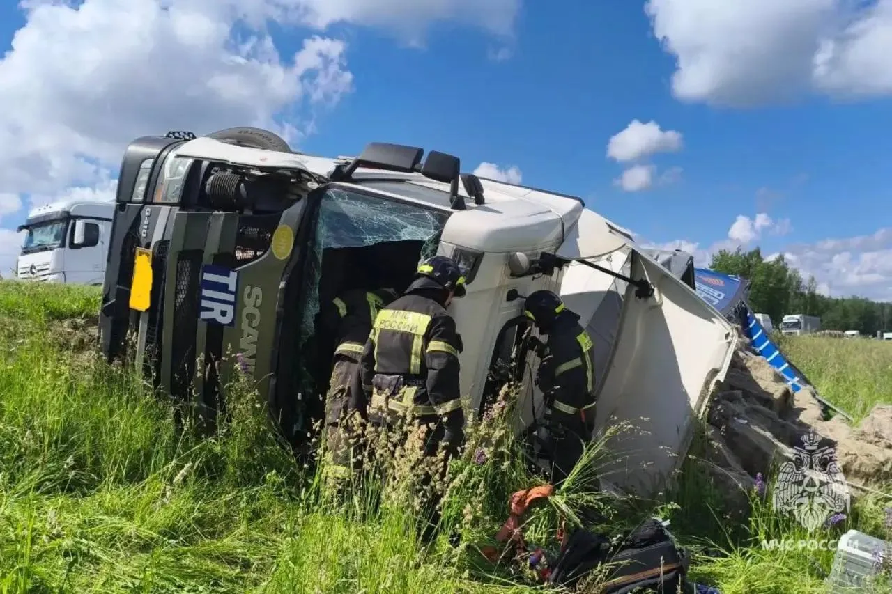 🤯Серьёзное ДТП произошло сегодня в Клинцовском районе на трассе А-240 в районе села Павличи.

Столк