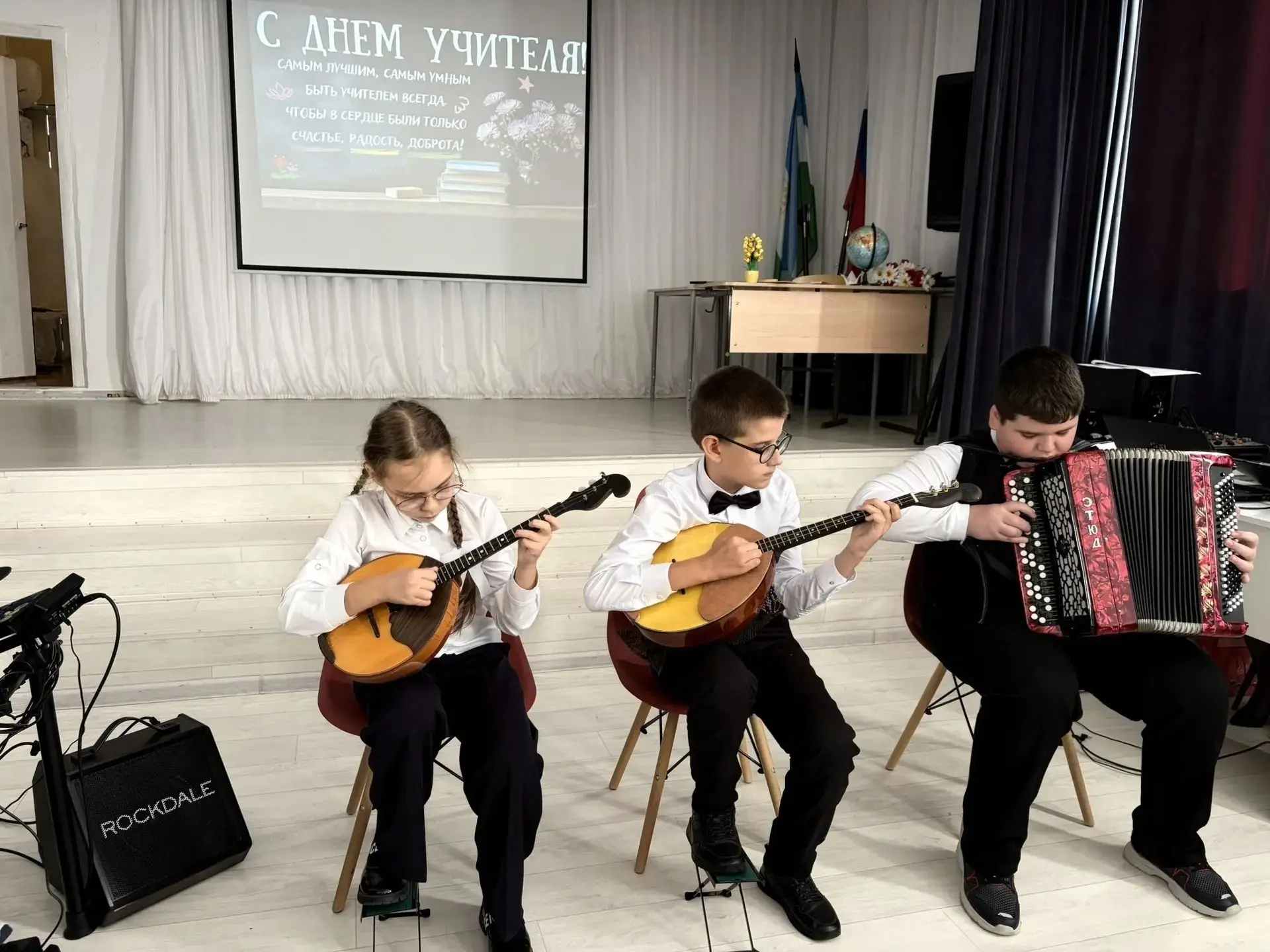 🎉 Сегодня большой праздник — День учителя! 🍂