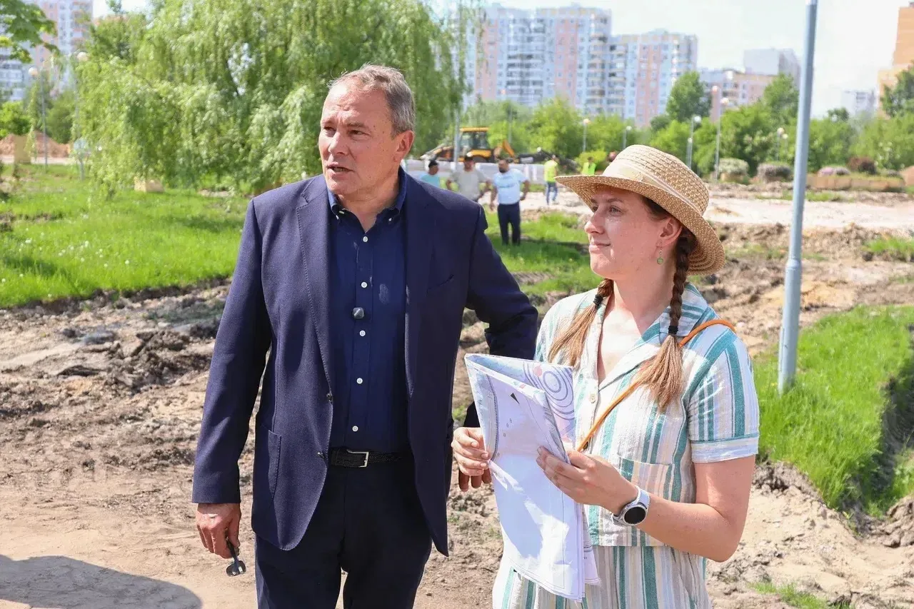 Парк Артема Боровика в Марьино — это идеальный круг 350 метров в диаметре. Второго тако...