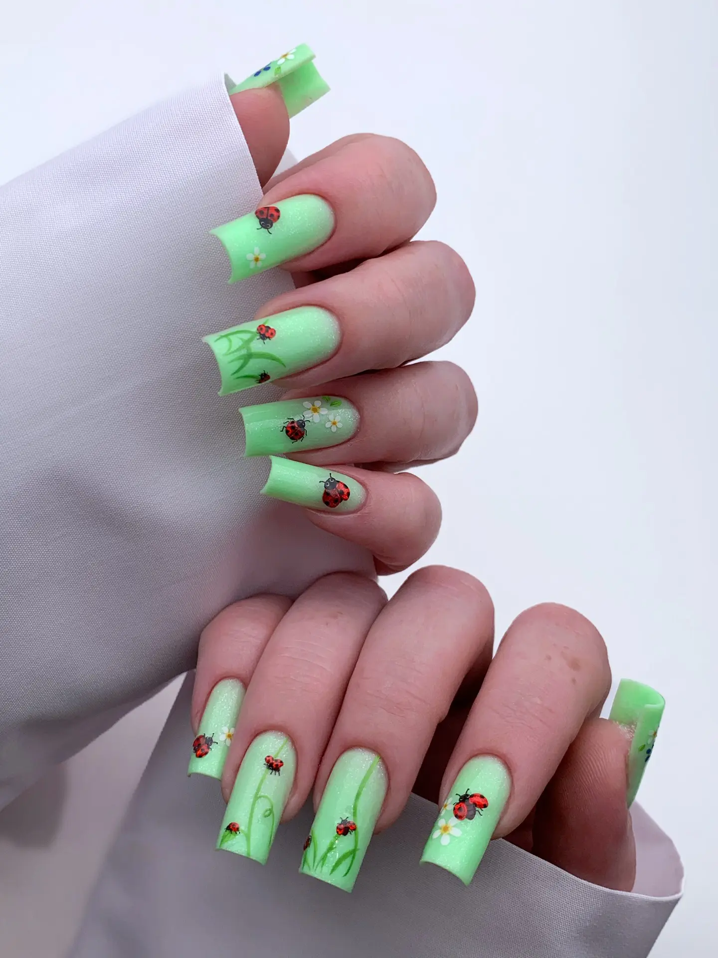 Красота от @varda_nails 💚